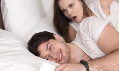 Živcira vas kad vam preko ramena vire u mobitel? Google je i tome doskočio