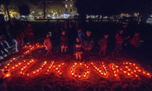 Ujedinjena Hrvatska, svijeće za žrtve Vukovara i Škabrnje