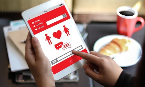 Kako ljubav svog života naći online i ne stradati?