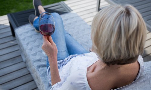 Zanimljivo otkriće: Crno vino može pomoći u borbi protiv propadanja zuba i bolesti desni