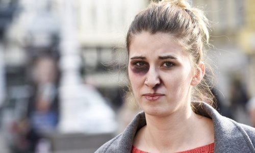 Performans Foruma mladih SDP-a na Trgu bana Jelačića: Ne smijemo šutjeti o nasilju!