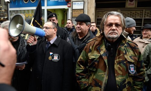 Desničari uz 'za dom spremni' prosvjedovali pred SNV-om i SDP-om