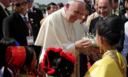 Papa u Mjanmaru razgovara sa šefom vojske kojeg optužuju za etičko čišćenje Rohindža