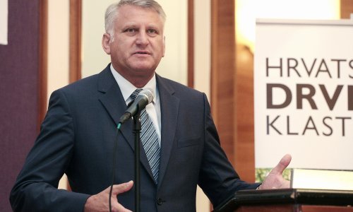 Povjerenstvo novčano kaznilo saborske zastupnike Franju Lucića i Sonju Čikotić