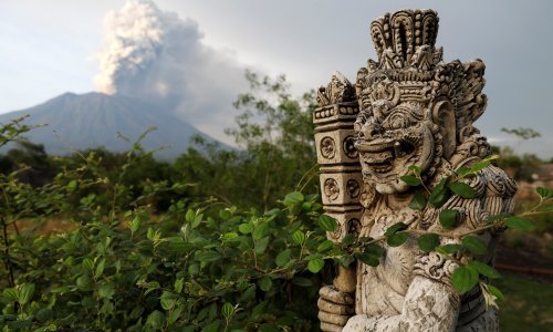 Zbog vulkana na Baliju zatvoren aerodrom
