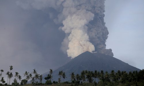 Zbog vulkana Mount Agung zračna luka na Baliju ostaje zatvorena i u srijedu