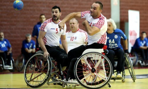 Odigrana prva rukometna utakmica osoba u invalidskim kolicima