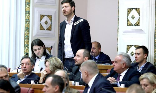 Rasprava o HRT-u izazvala show u Saboru; Pupovac: Moju ruku više nećete imati