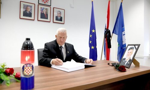 'Vučić  se mora ispričati zbog svoje uloge u Domovinskom ratu'