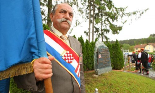 Hasanbegović se maknuo od Počasnog bleiburškog voda