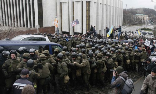 [VIDEO] Pogledajte kako su prosvjednici oslobodili bivšeg gruzijskog predsjednika iz policijske marice