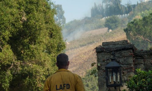 Slabljenje vjetrova olakšalo borbu protiv požara u Kaliforniji