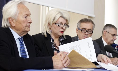 Žestok napad s desnog braniteljskog krila: Kazneno prijavljeni Mesić i Bajić, isto čeka i Josipovića