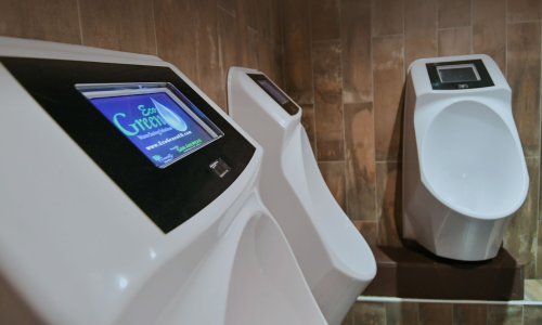 Stigli su nam i 'pametni' pisoari koji serviraju oglase