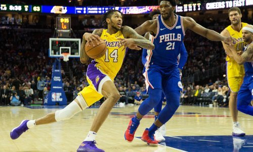 Pobjedničku tricu mlade zvijezde Lakersa Dario Šarić gledao u odijelu