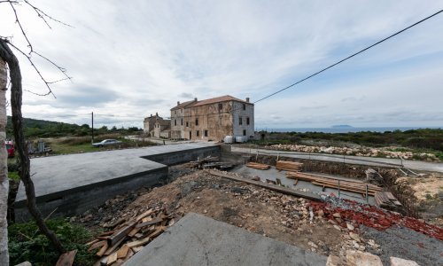 Podivljala bespravna gradnja u Istri: U vinogradima i šumama kuće s bazenima