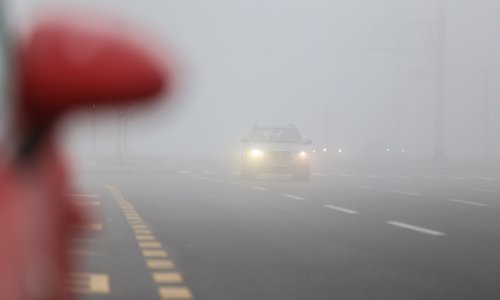 Vozači oprez! Magla smanjuje vidljivost, kolnici su vlažni i skliski