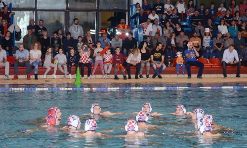 Krcati bazen u Sisku pozdravio svjetske prvake u vaterpolu