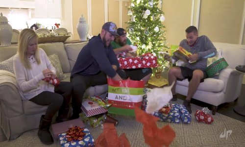Svi najgluplji božićni klišeji su pošteno ismijani u ovom videu