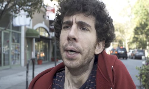 Ovaj komičar tvrdi da zna kako sakriti zijevanje. Mi ga, ipak, nećemo poslušati