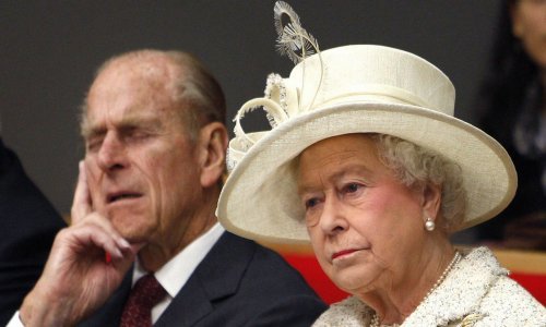 Tvorci hit serije tvrde: Princ Philip varao je kraljicu sa slavnom balerinom