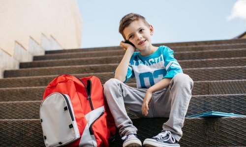 Macron zabranjuje mobitele u školama, učenici, roditelji i ravnatelji skeptični zbog odluke