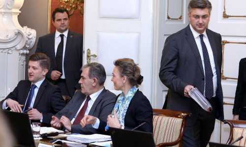 'Zašto Vlada tako velikodušno plaća dug Crkve iz susjedne države?'