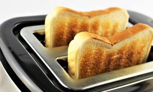 Internet luduje oko pitanja svih pitanja: Kako se pravilno reže tost?
