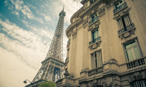 Eiffelov toranj bit će okružen staklom, metalom i betonom