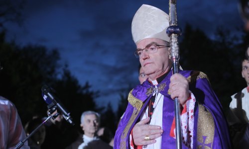 Bozanićeva božićna poruka: Ističe se zlo da bi se poljuljali brak, ljubav, domovina...