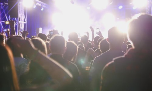 U ovom klubu će vas zabavljati robot DJ, no nisu svi oduševljeni...