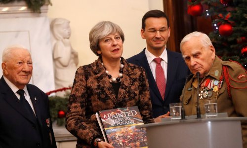 May dala potporu Poljskoj: Vaš ustav vaša je stvar