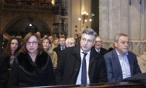 Plenković: Nadam se da će svi uz Božić naći mir i solidarnost u društvu