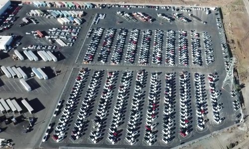 Dron snimio stotine neisporučenih Modela 3 na Teslinom parkiralištu