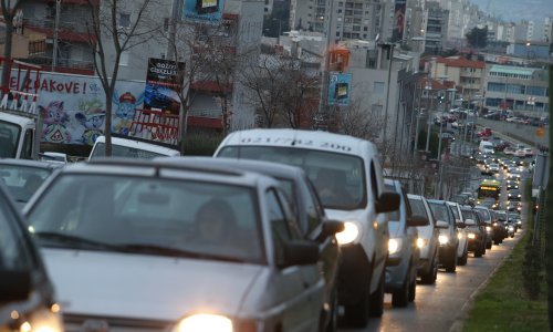 Počela postblagdanska šoping groznica: Gužve u Zagrebu, prometni kaos u Splitu