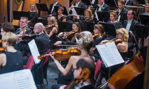Sjajne fotke s novogodišnjeg gala koncerta orkestra Opere HNK i vilolinista Robyja Lakatosa