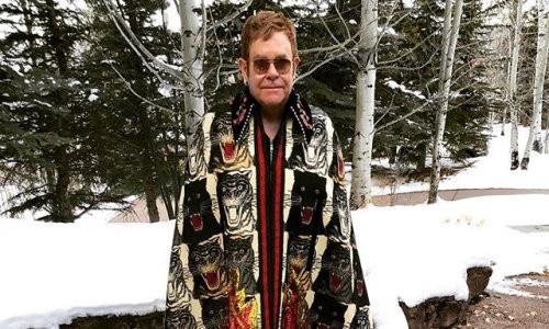 Elton John se pohvalio ludim ogrtačem od nevjerojatnih 29 tisuća kuna