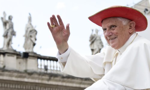 Gdje je i što radi Benedikt XVI?