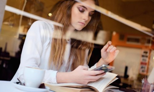 Ova aplikacija djeci zaključava mobitel dok ne odgovore na poruku