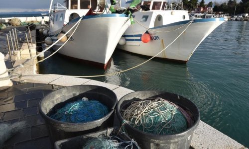 Slovenska policija poslala kazne hrvatskim ribarima jer su ribarili u 'slovenskom moru'