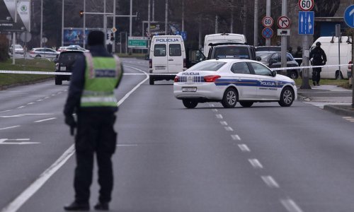 Automobil s kamp kućicom izletio na A3 kod Novske