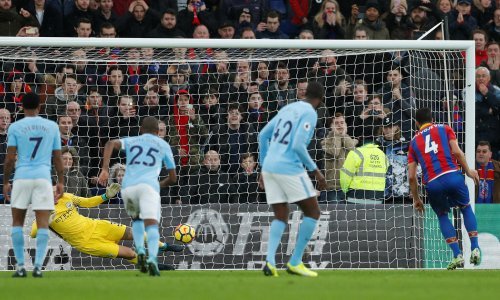 U posljednjoj utakmici 2017. godine Pep ostao bez De Bruynea, Gabriela Jesusa...