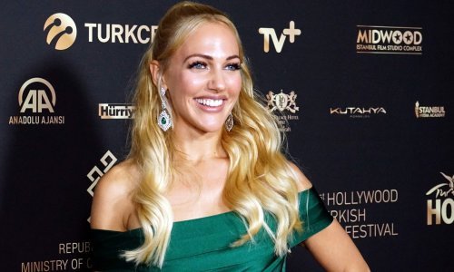 Slavna Turkinja pozira u seksi kupaćim kostimima i pokazuje lice bez šminke