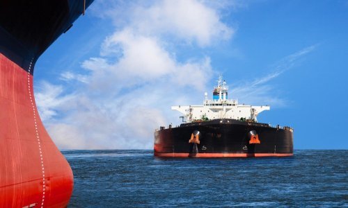 Nestale 32 osobe u sudaru teretnog broda i tankera koji se zapalio