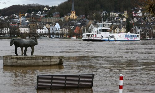Njemačka u strahu od velike poplave, promet Rajnom obustavljen