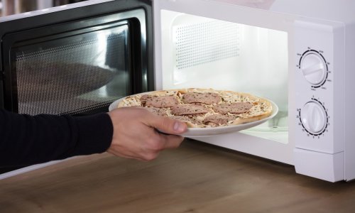 Propušta li vaša mikrovalna zračenje? Saznajte uz ovaj jednostavni trik