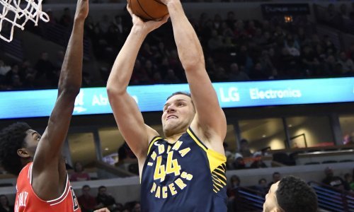 Indiana pregazila Phoenix; Bogdanović ubacio 14 koševa, Bender sve promašivao