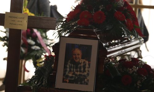 Tisuće ljudi ispratile Predraga Lucića uz 'Always look on the bright side of life'