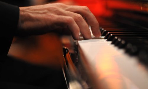 Prvo Chopinovo pijanističko natjecanje na autohtonim instrumentima