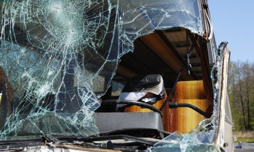 Zaletio se školskim autobusom u zgradu, ozlijeđeno dvadesetak učenika